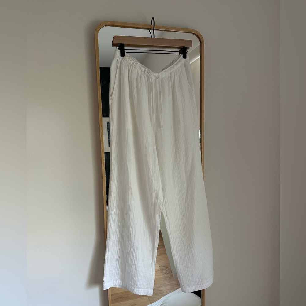 NWOT Aritzia little moon 100% cotton white pants